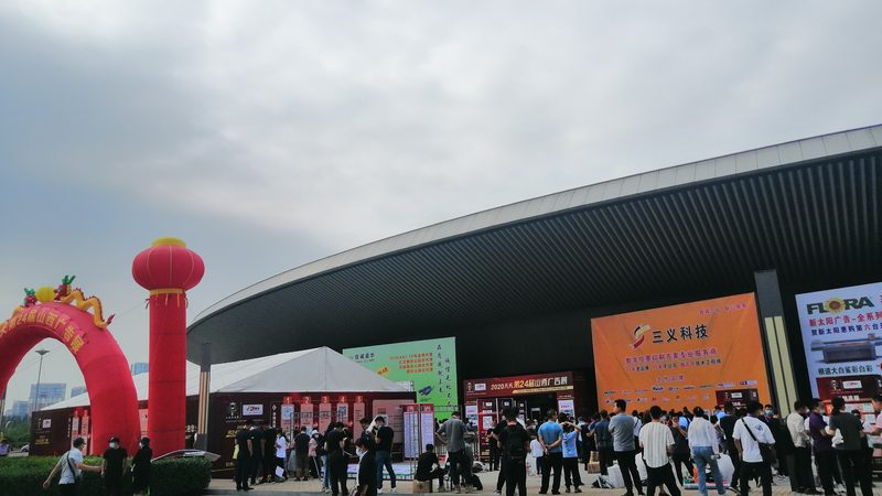 展厅设计则更注重空间布局和实用性，其设计重点包括：